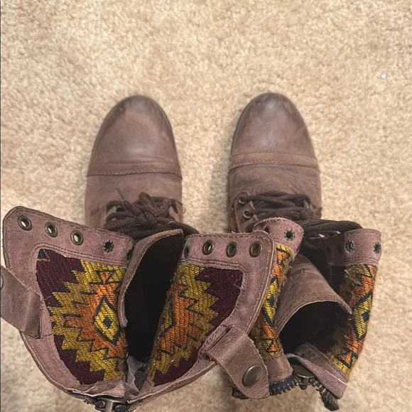 Women’s Steve Madden Brown Military Boots with Patterned Interior - size 8.5 - Picture 5 of 6